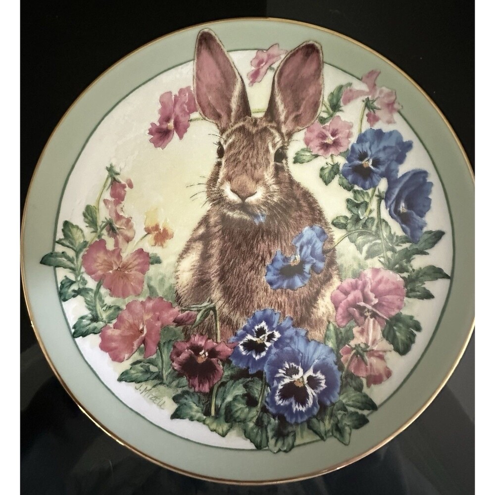 Danbury Mint 8" Plate GARDEN SALAD COTTONTAIL MEADOWS signed JUDY MIZELL #A557